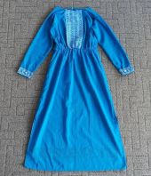 Дизайнерское платье в этническом стиле, с нашивками из тесьмы